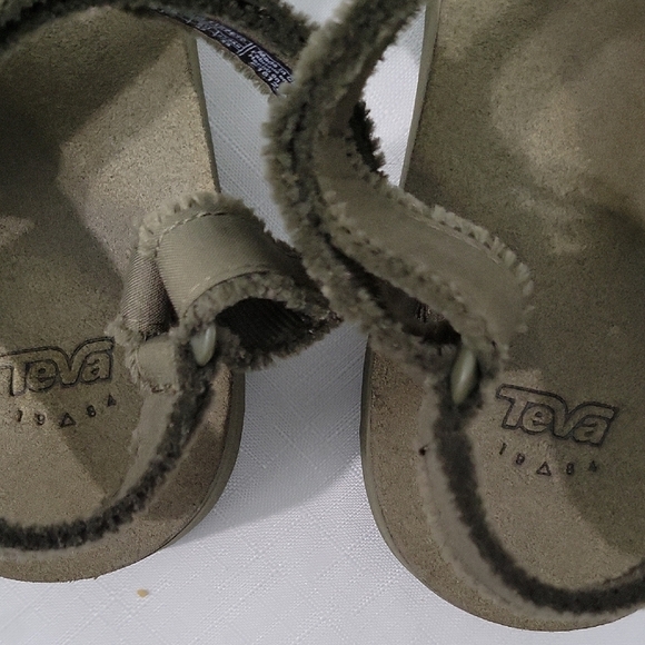 Teva  Unisex Green Olive Color Sandals Size 11 - Picture 13 of 15
